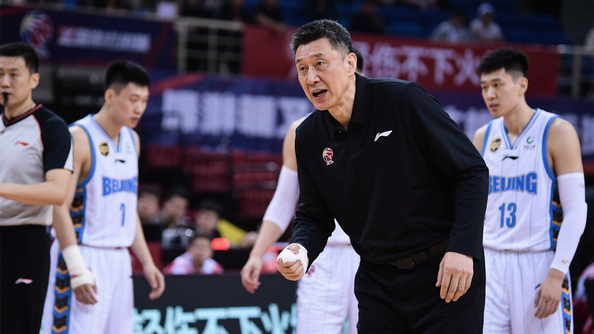 他与其他球